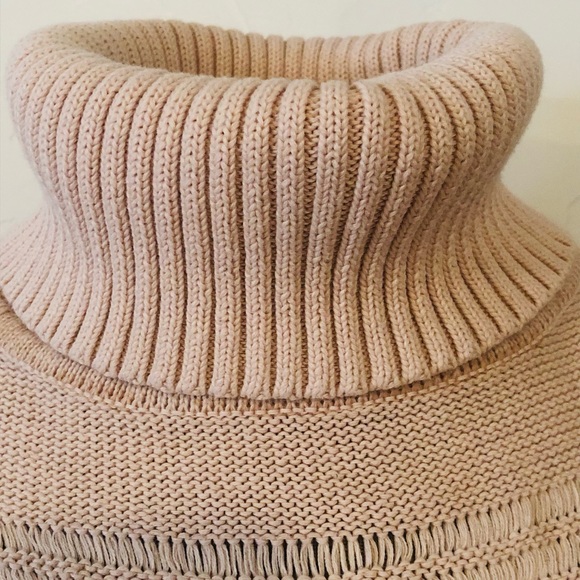 FREE PEOPLE CROPPED CABLE KNIT TURTLENECK SWEATER - BELL TATTERED SLEEVES - Picture 4 of 8